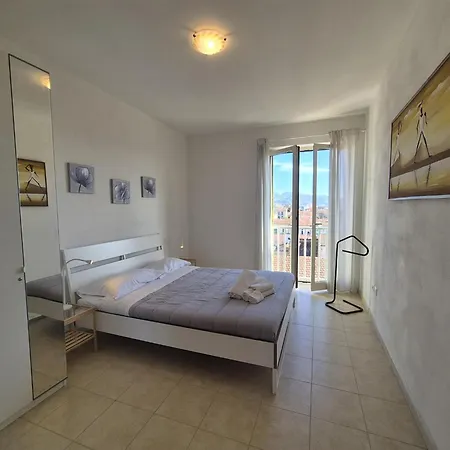 Casa Luna Tra Mare E Pineta Βιαρέτζιο